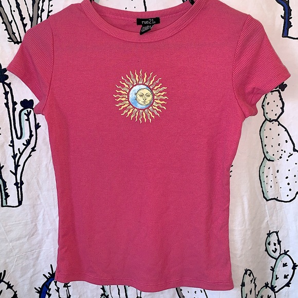 Pink Fitted Rue21 Sun Patterned Tee - Picture 1 of 3